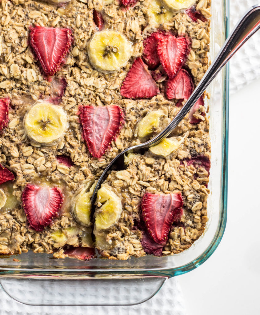 Strawberry Banana Baked Oatmeal 