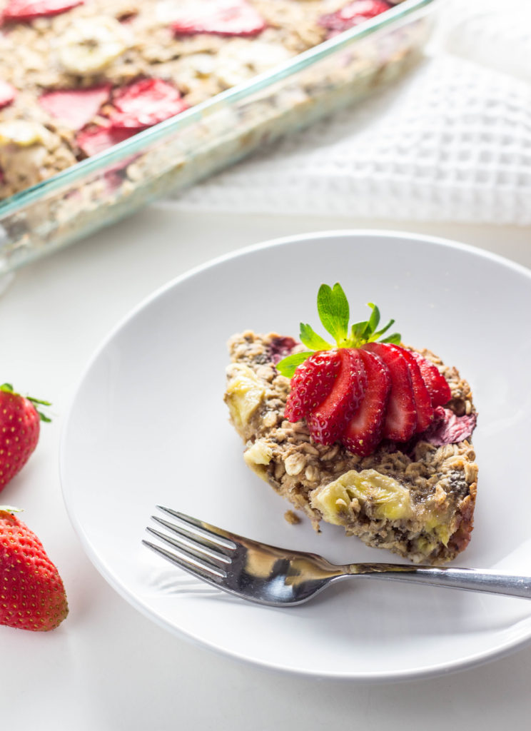 Strawberry Banana Baked Oatmeal 