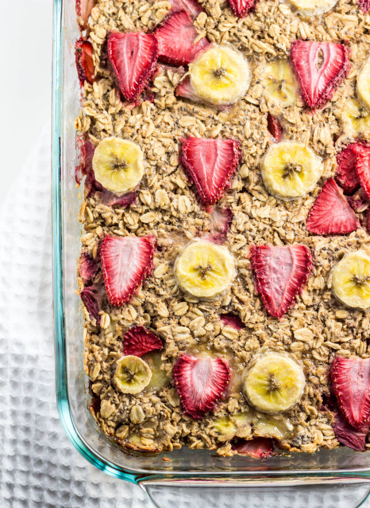 Strawberry Banana Baked Oatmeal 