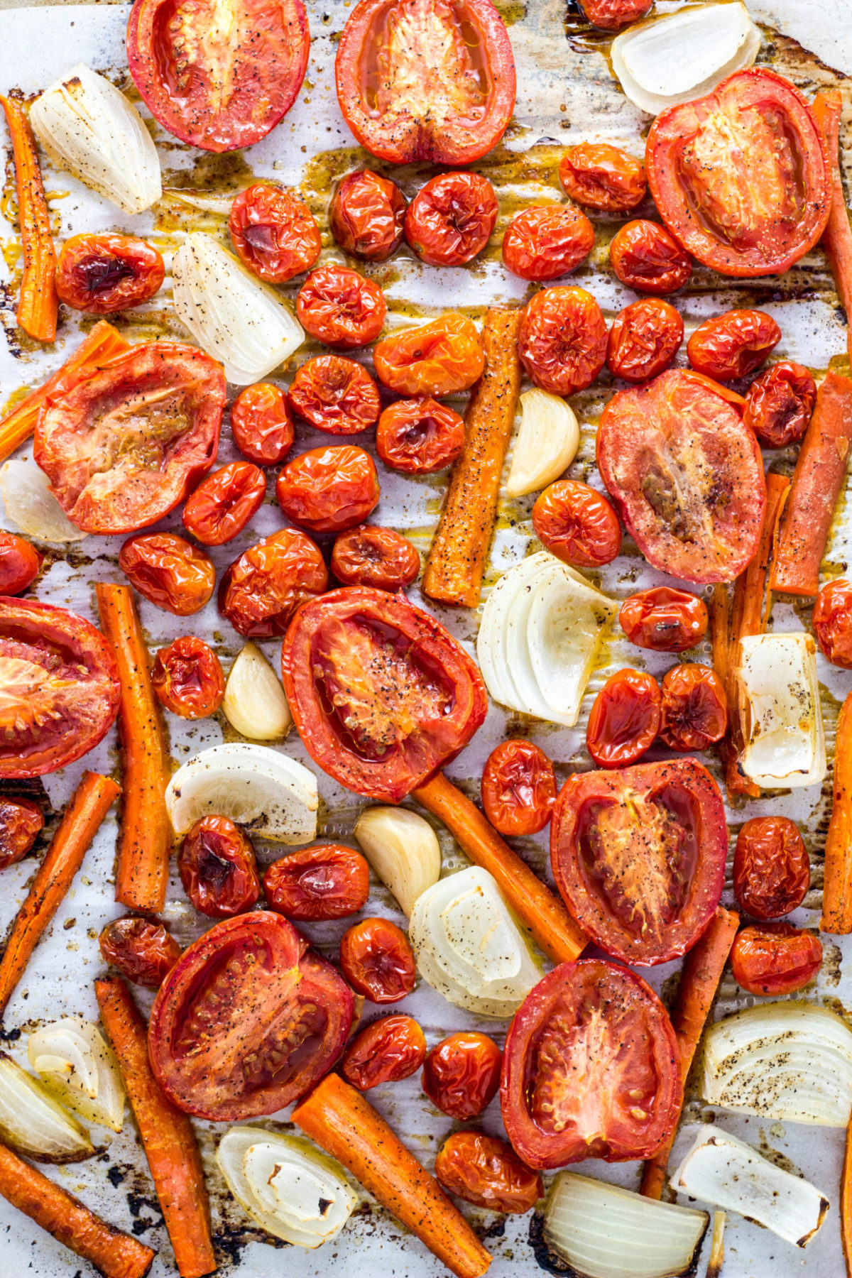 Vegan Creamy Roasted Tomato Soup 