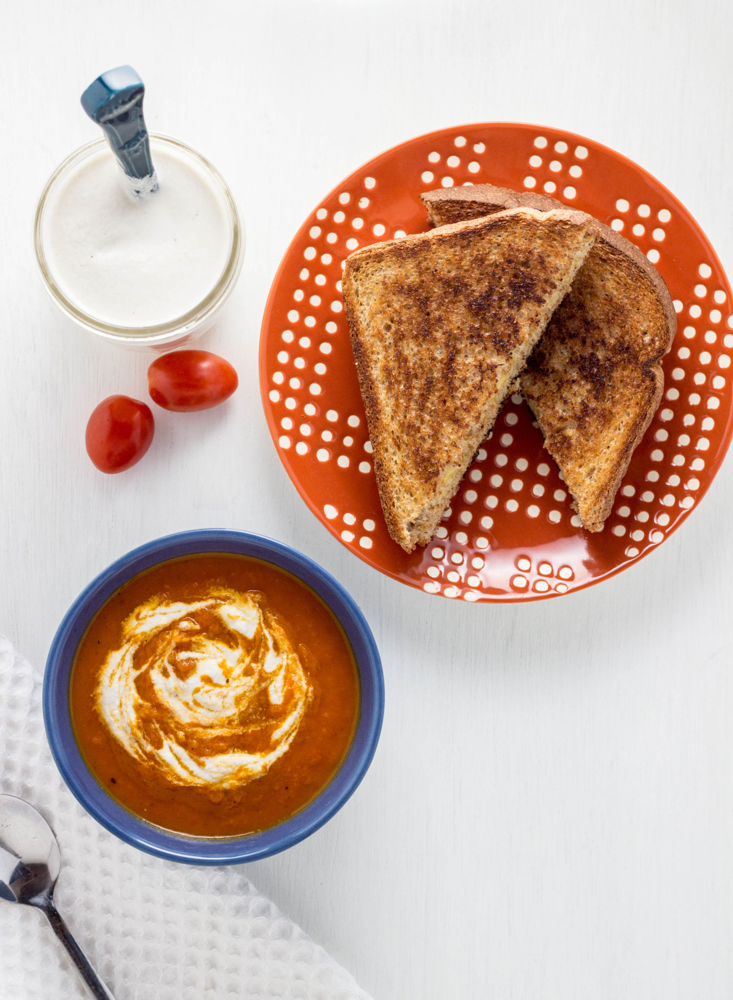 Vegan Creamy Roasted Tomato Soup 