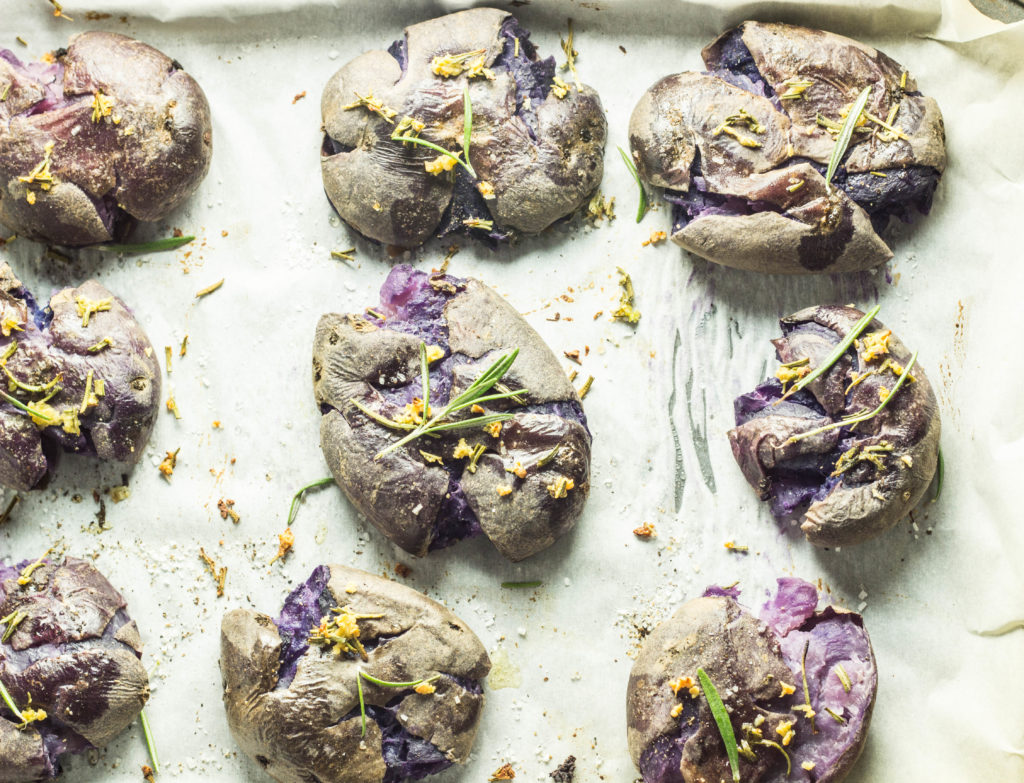 Garlic Rosemary Smashed Purple Potatoes – Wee Little Vegans