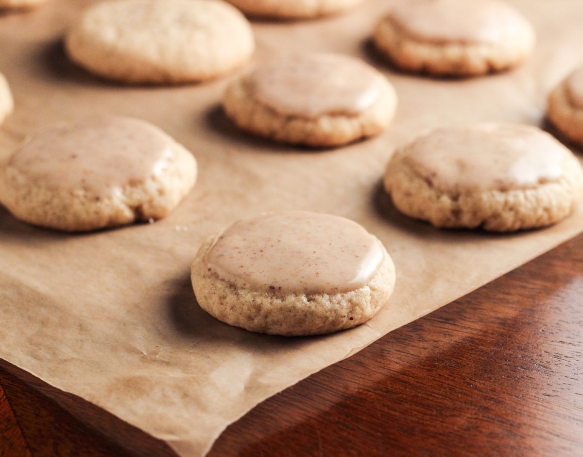 Vegan Eggnog Spice Cookies 