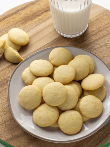 Vegan Vanilla Wafers Feature Image